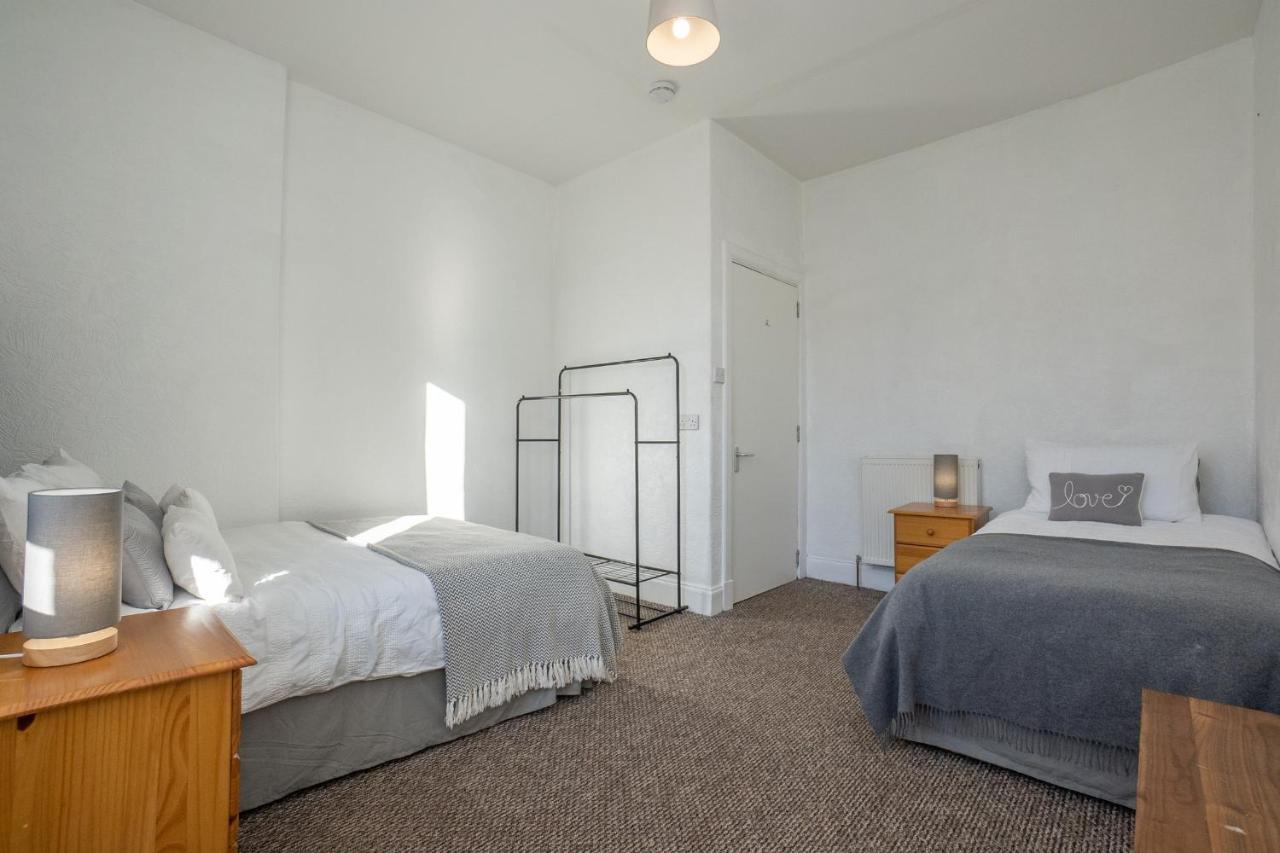 Dwellcome Ltd 3 Double Bedroom - Our Site For Assurance *