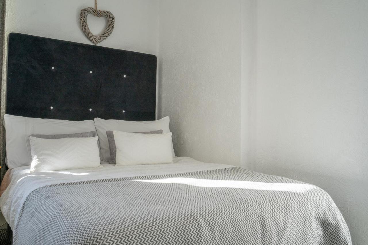 Dwellcome Ltd 3 Double Bedroom - Our Site For Assurance Apartment Aberdeen