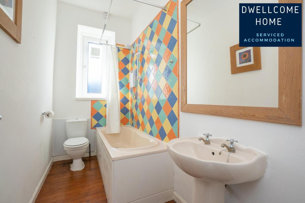 Dwellcome Ltd 3 Double Bedroom - Our Site For Assurance Apartment